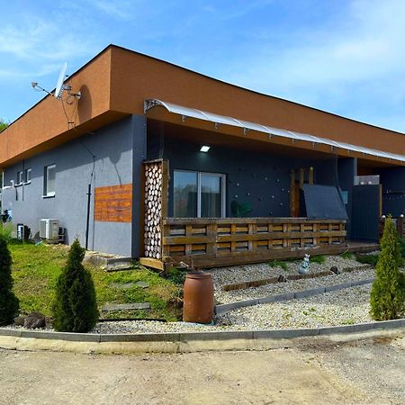 Apartmany Apollo Michalovce Extérieur photo